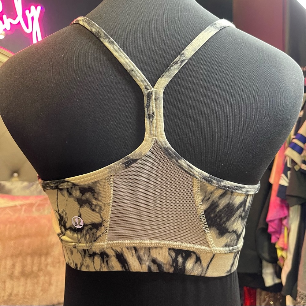 Lululemon Flow Y Bra IV
Great Granite Black Mojave Tan
Size 8